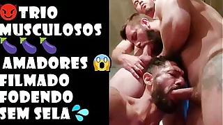 Trio de Caras Musculosos Amadores Filmado Fodendo Sem Sela - Com Alex Barcelona